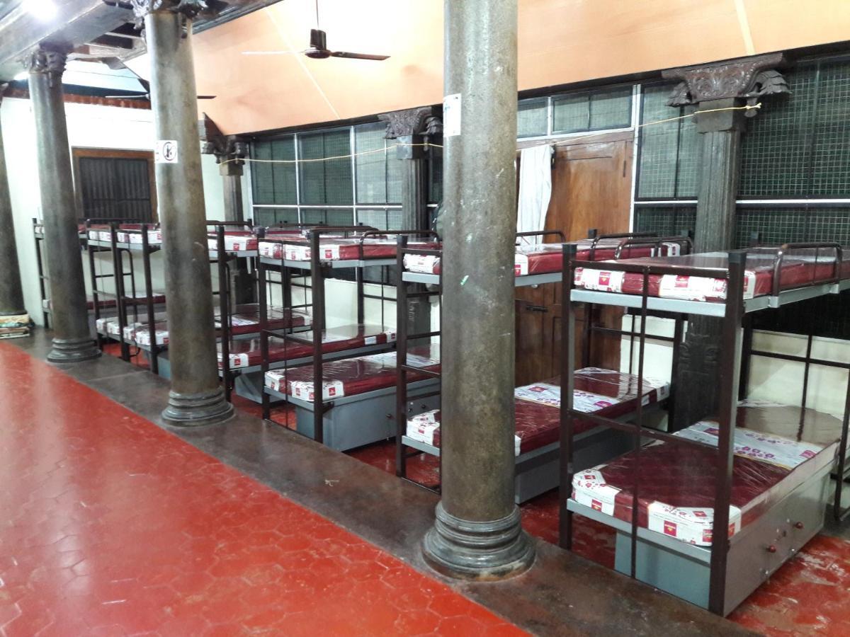 Devasthanam Lodge Thiruvananthapuram Dış mekan fotoğraf